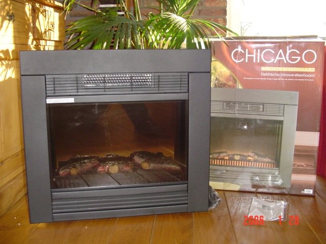 Zijkant van de Chicago AJ55 C LED sfeerhaard met details zoals het compacte design en moderne technologie.