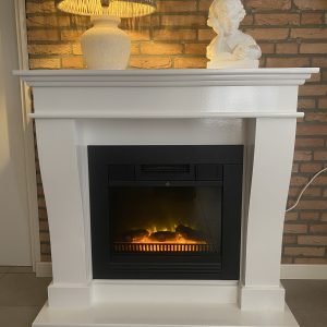 Elektrische sfeerhaard met schouw in moderne stijl