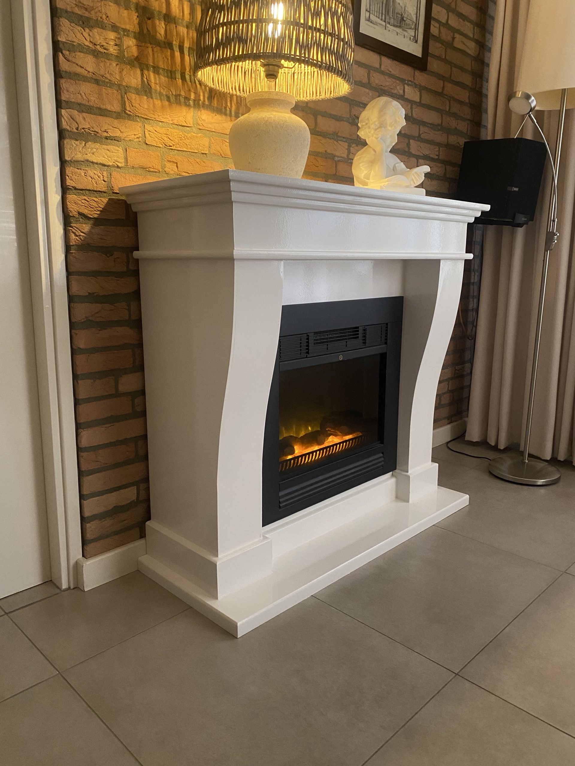 Moderne schouw met Classic Fire “Chicago” elektrische sfeerhaard