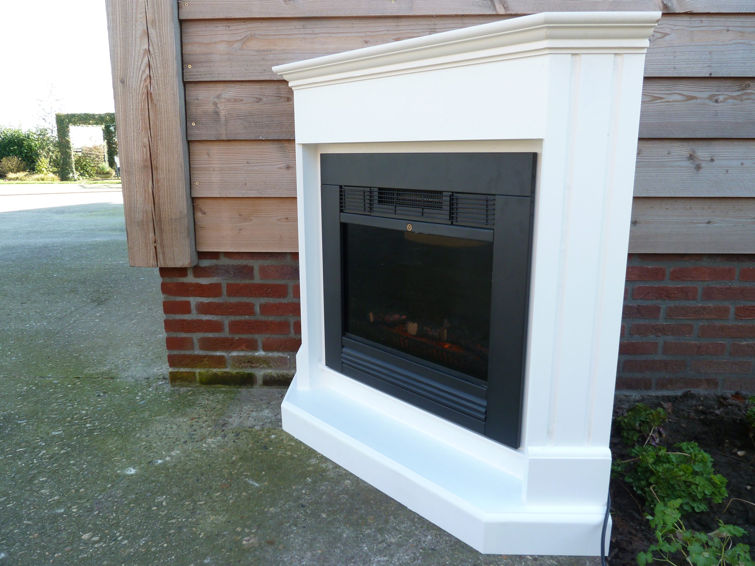 Stijlvolle hoekschouw met inbouw sfeerhaard – modern design en direct leverbaar.