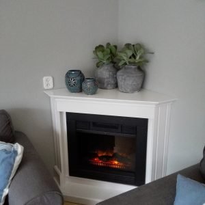 Hoekschouw met optionele inbouwsfeerhaard – direct leverbaar, 74 x 108 x 100 cm.