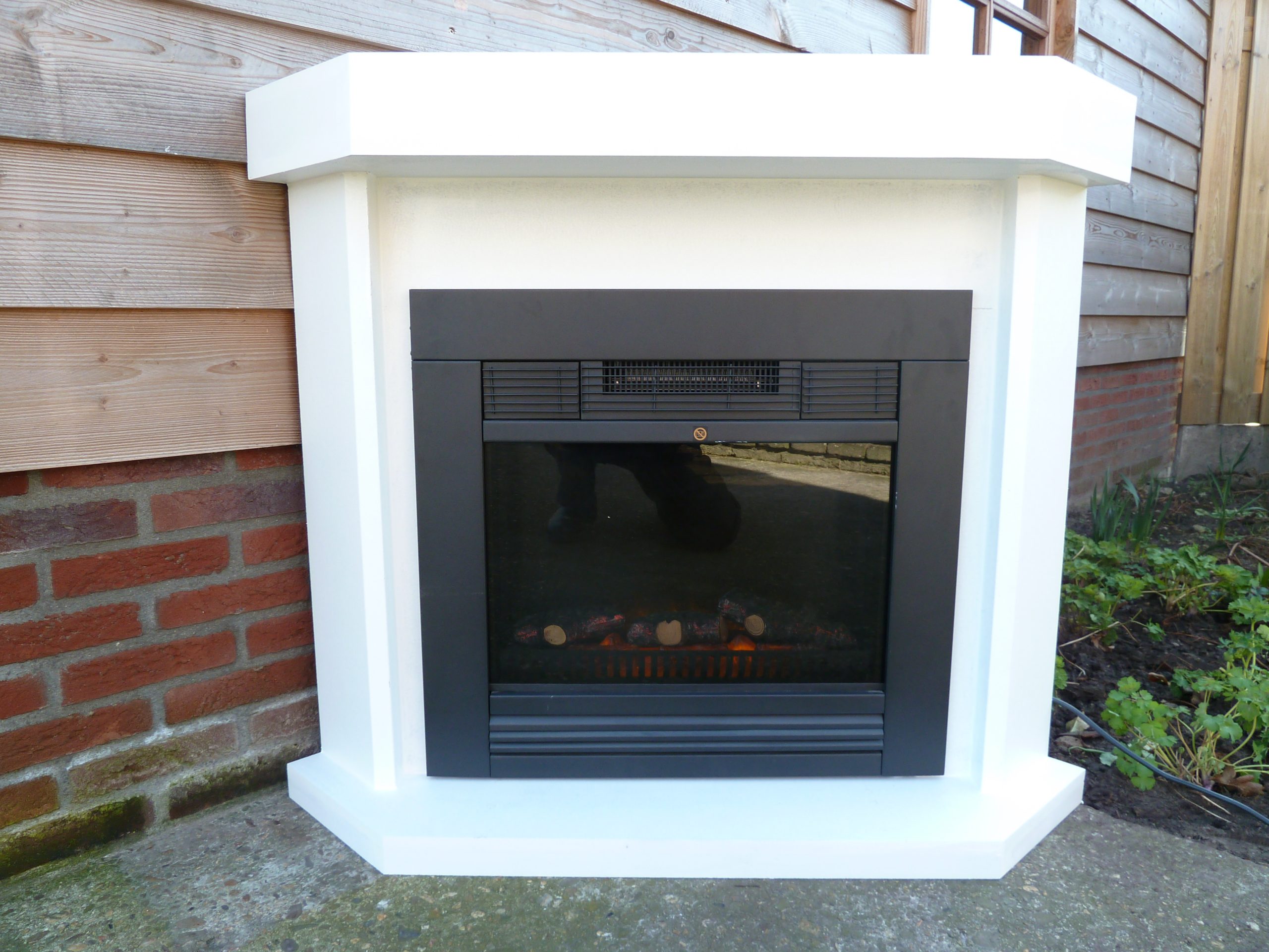 Hoek ombouw met sfeerhaard – stijlvolle schouw voor een modern interieur