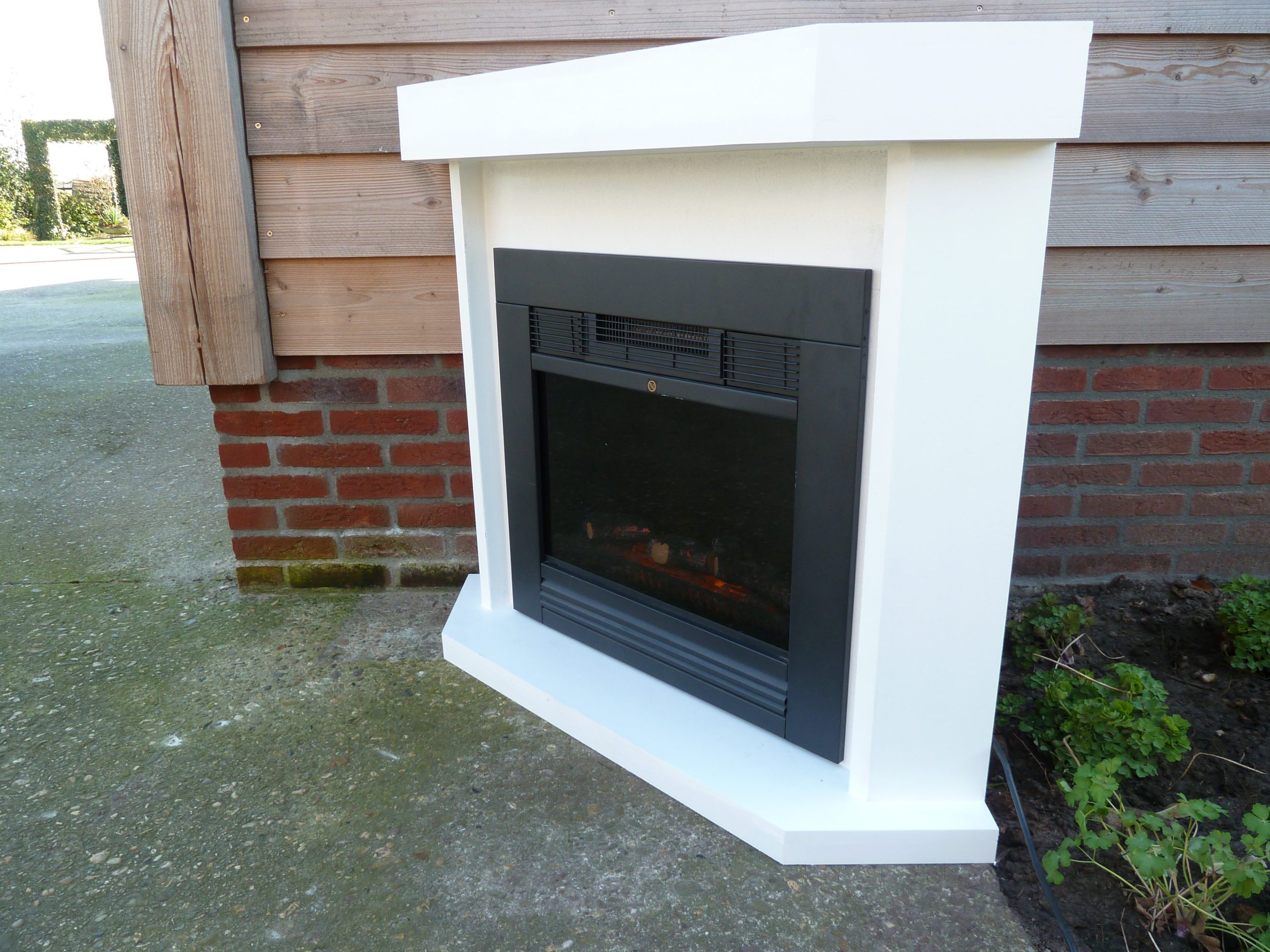 Hoek ombouw met sfeerhaard in modern interieur, Classic Fire Chicago sfeerhaard, strakke en minimalistische schouw"