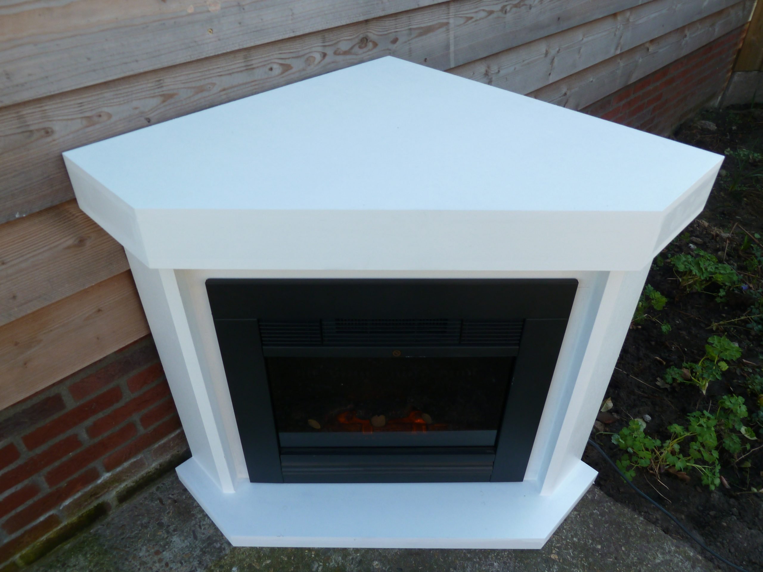 Hoekschouw met elektrische sfeerhaard Classic Fire Chicago, compact en stijlvol voor woonkamer