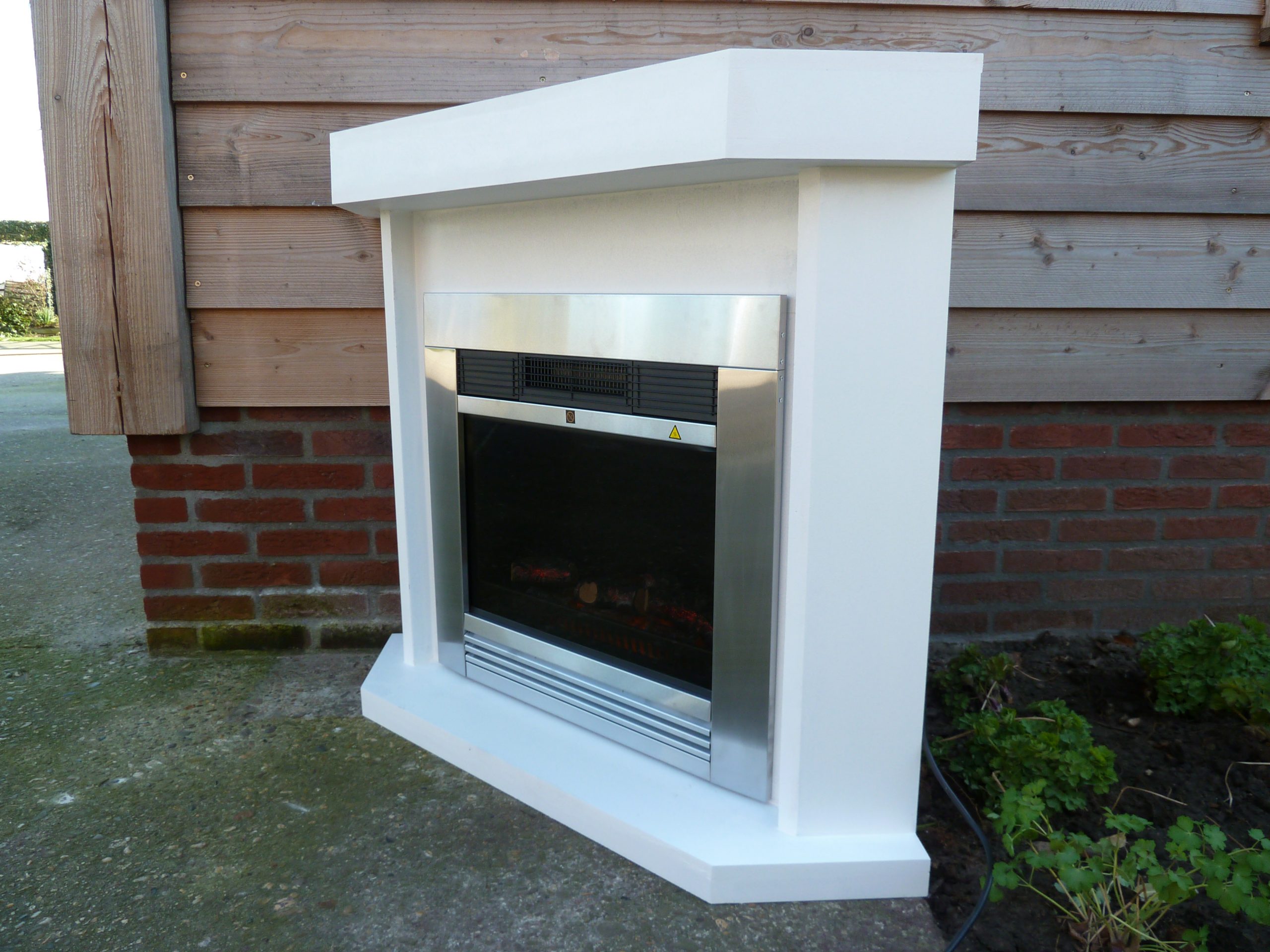 Installatieproces van een hoekombouw met Classic Fire sfeerhaard