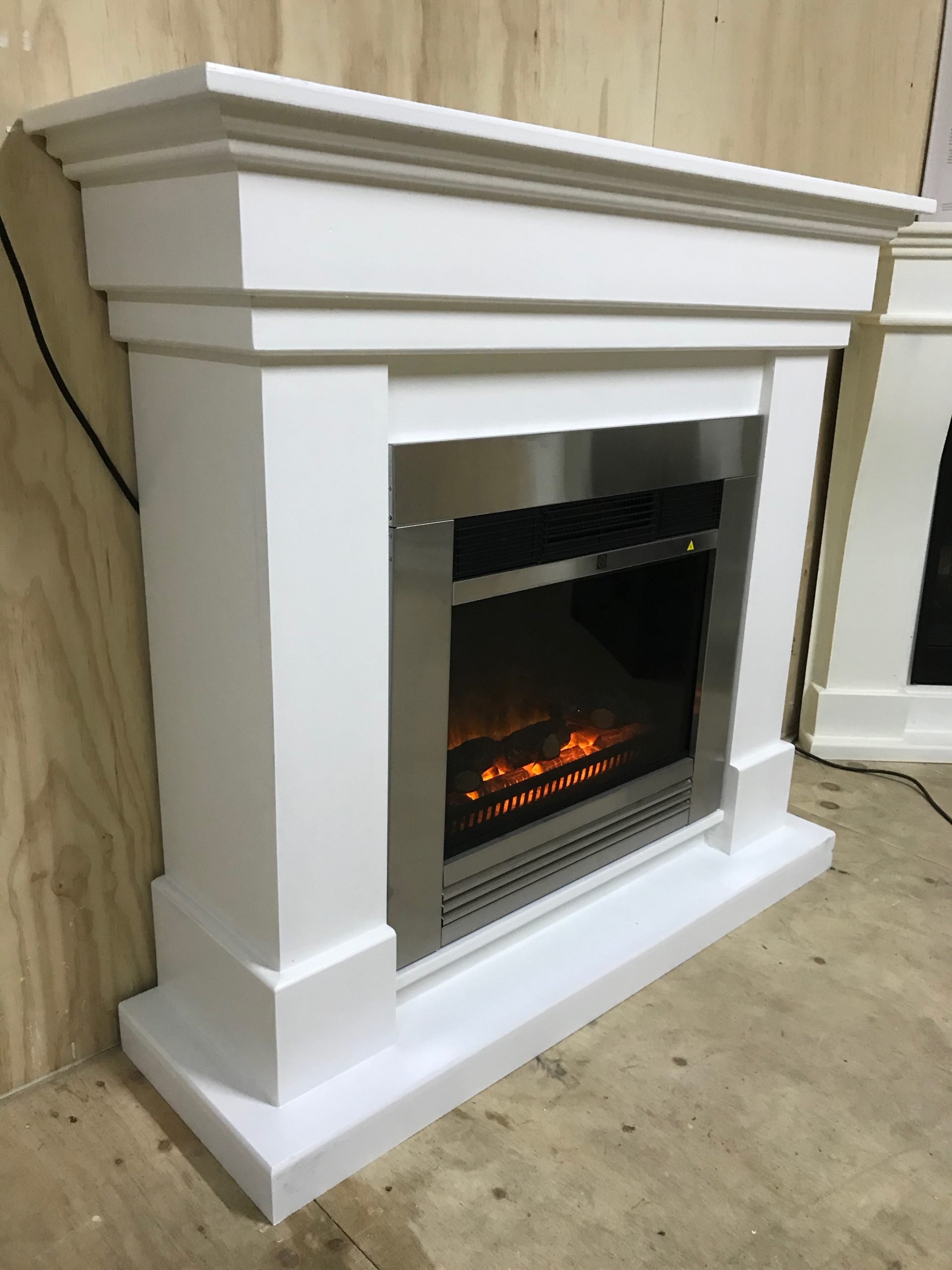 Eenvoudige installatie van de Classic Fire "Chicago" elektrische sfeerhaard.