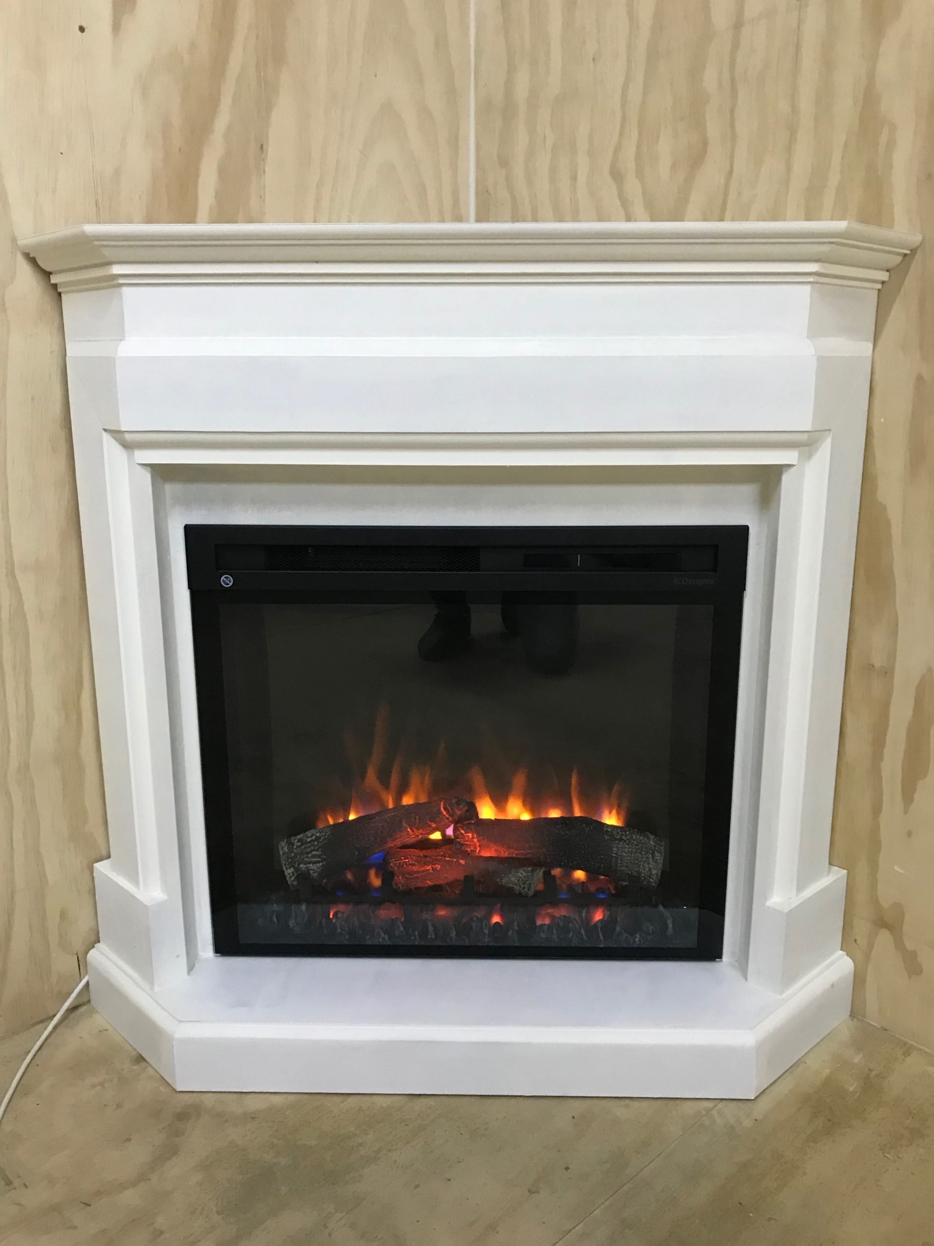 Close-up van Dimplex Firebox XHD28 elektrische sfeerhaard met realistische vlammen en LED-technologie