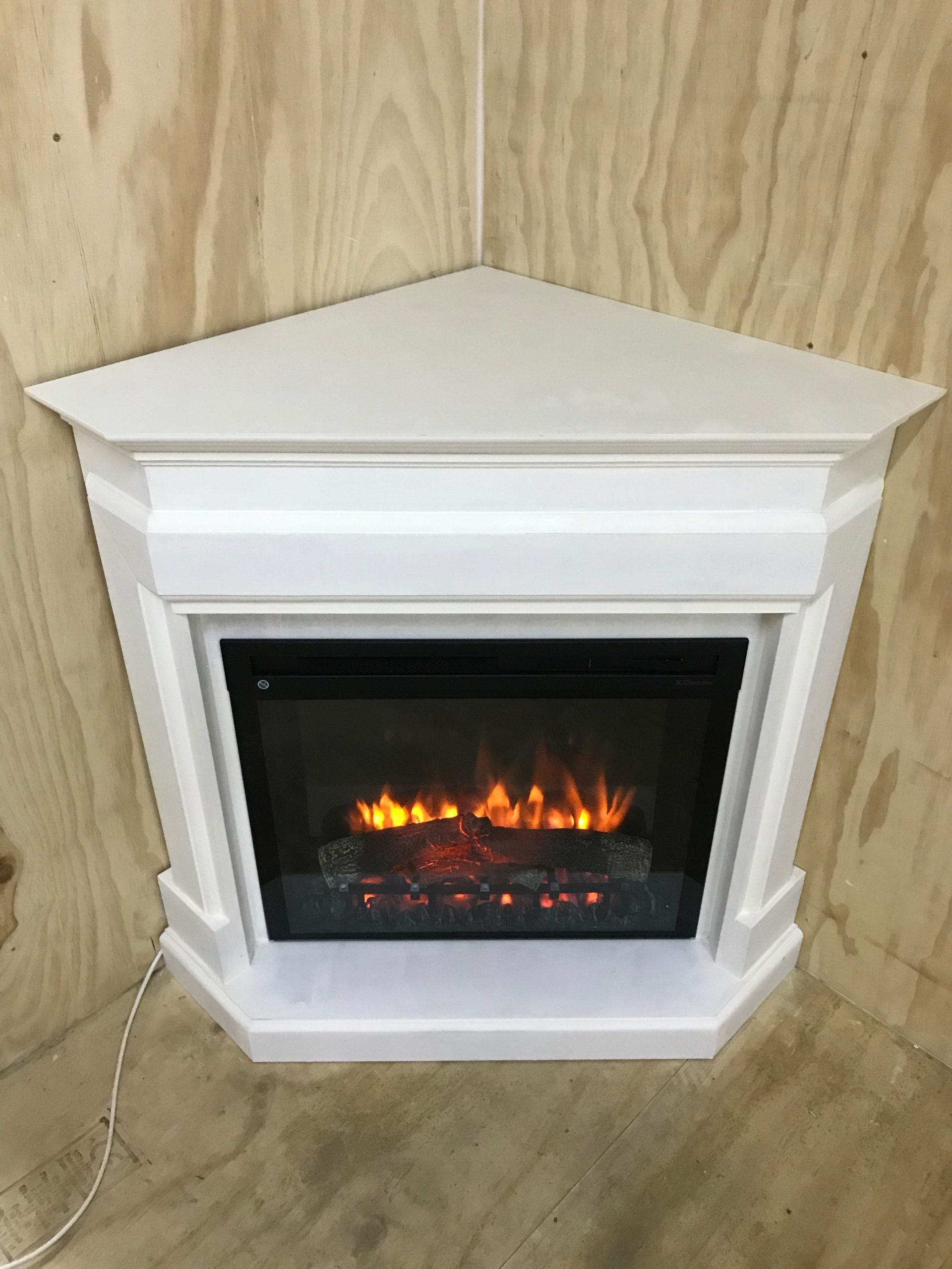 Dimplex Firebox XHD28 elektrische sfeerhaard met blauw gloeibed in werking, moderne sfeerhaard