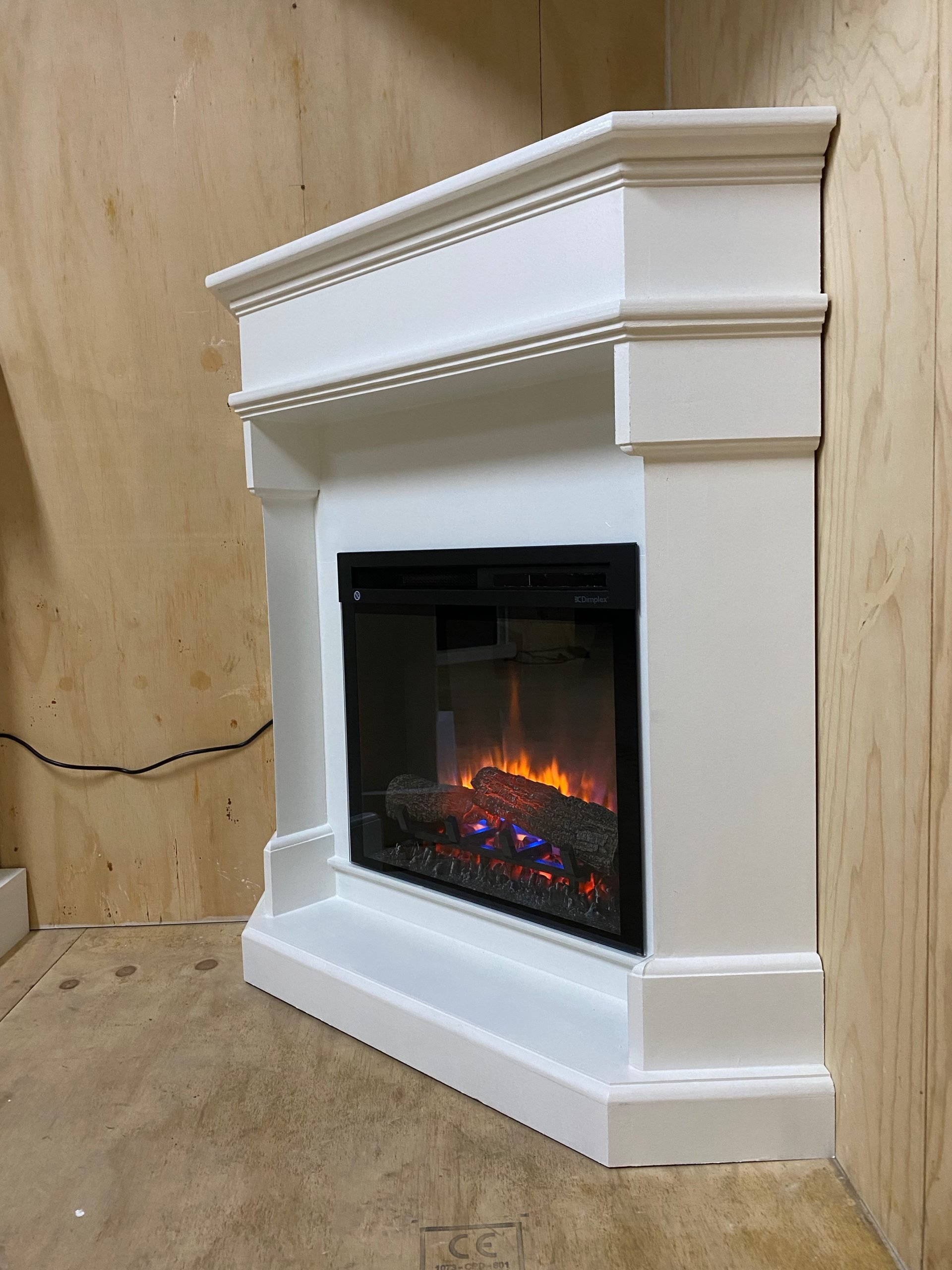 Hoekschouw met Dimplex XHD23 haard, luxe uitstraling, MDF materiaal voor een elegante sfeer in uw woonkamer.