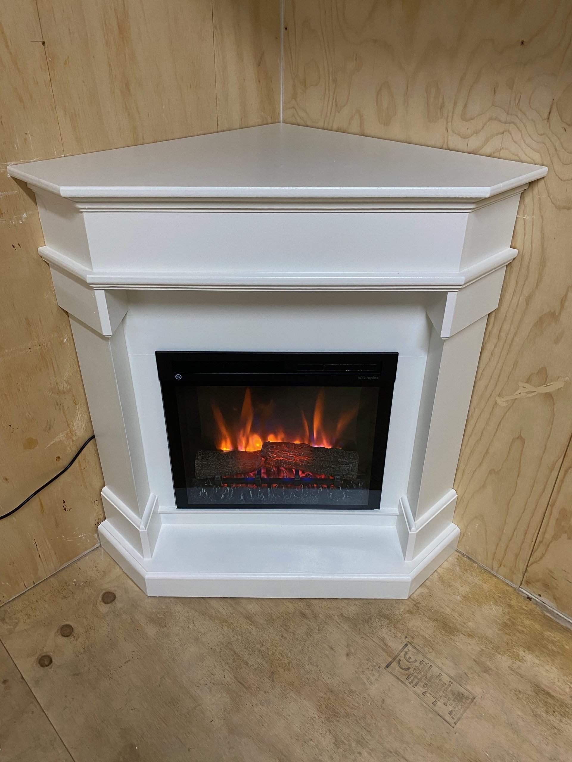 Dimplex XHD23 sfeerhaard, frameloos glaspaneel, Optiflame-techniek voor realistische vlammen en instelbare temperatuur.