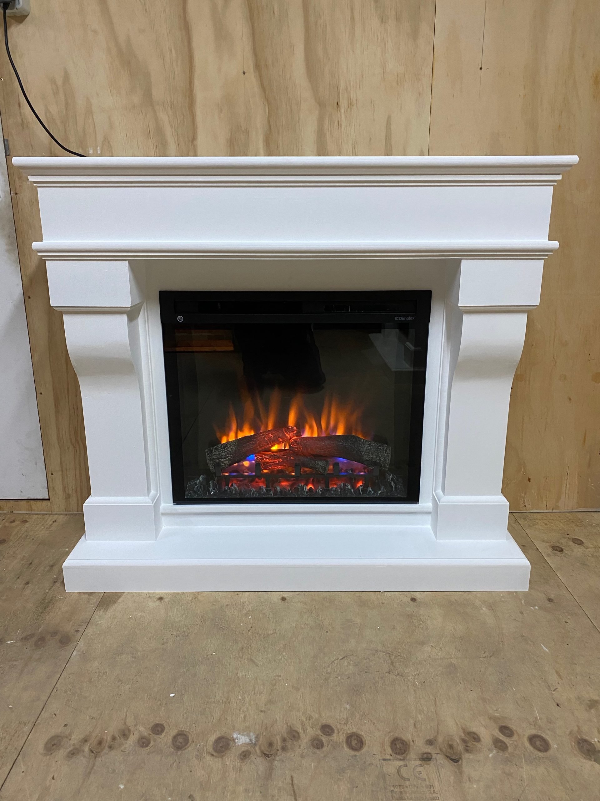 Breng warmte en stijl in je woonkamer met de Dimplex Firebox XHD28 inbouw sfeerhaard. Klassieke details en moderne Optiflame-techniek zorgen voor een unieke en sfeervolle ambiance