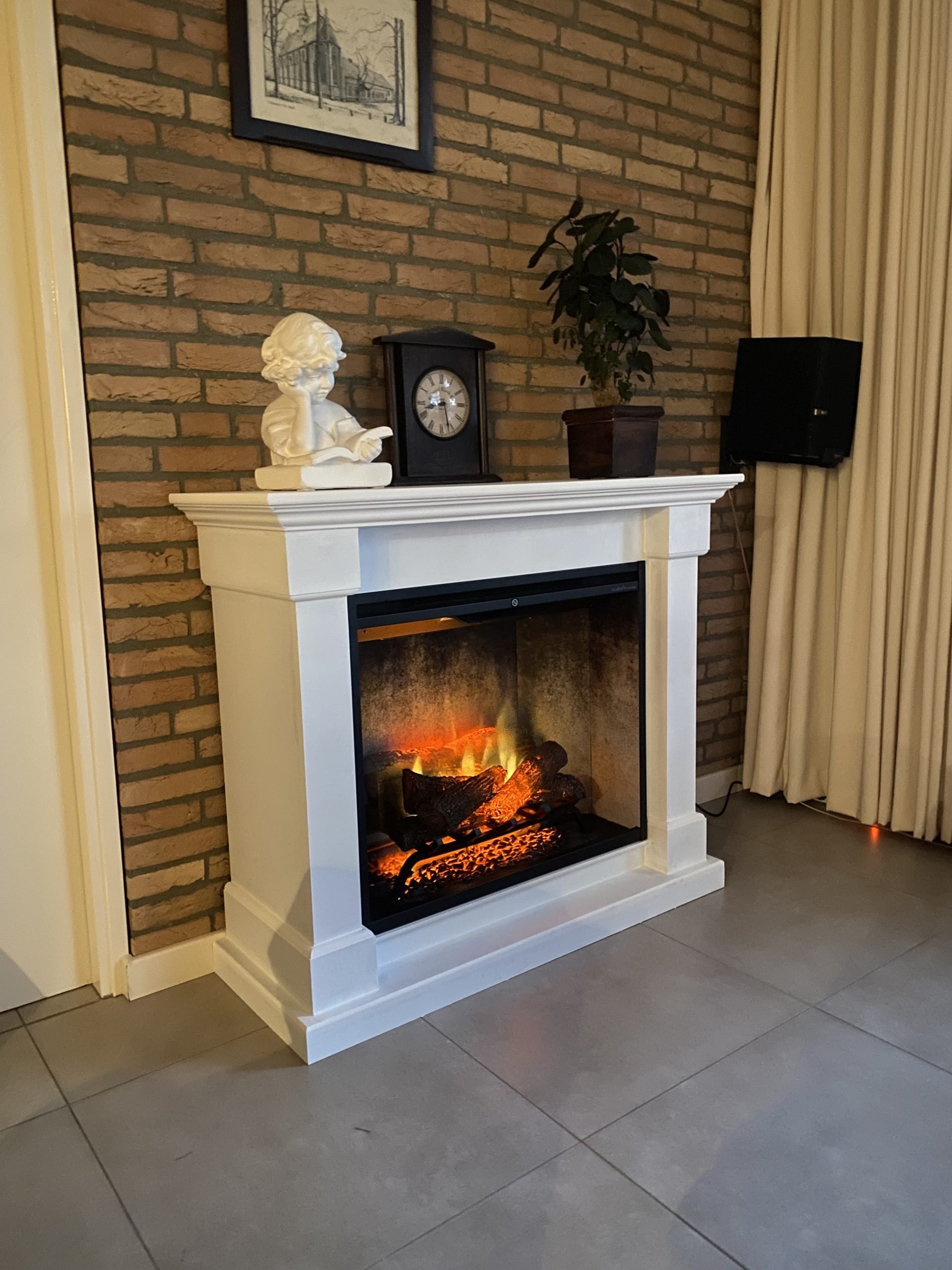 Luxe schouw ombouw van Dimplex Revillusion 30 elektrische haard