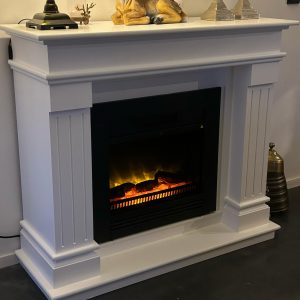 Elektrische sfeerhaard met schouw – Classic Fire "Chicago" in een modern interieur.