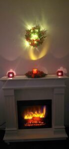 Rechte schouw met Dimplex XHD23 Firebox elektrische sfeerhaard en realistisch vlambeeld